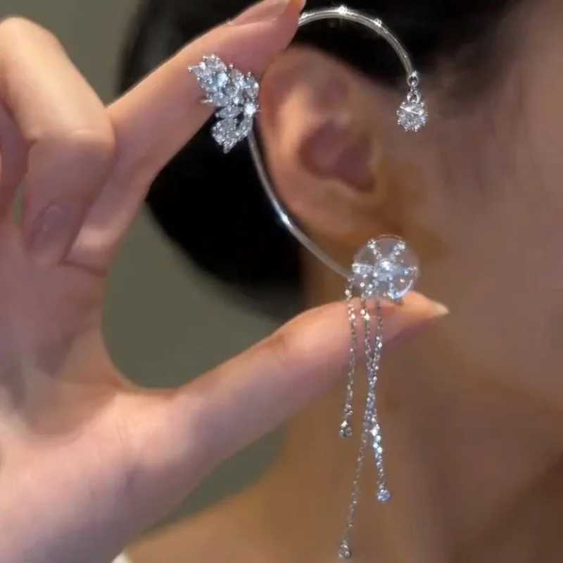 Rotating flower earrings with fake perforated tassel earrings suitable for women to rotate shiny zircon unusual earrings with fashionable jewelry cuff