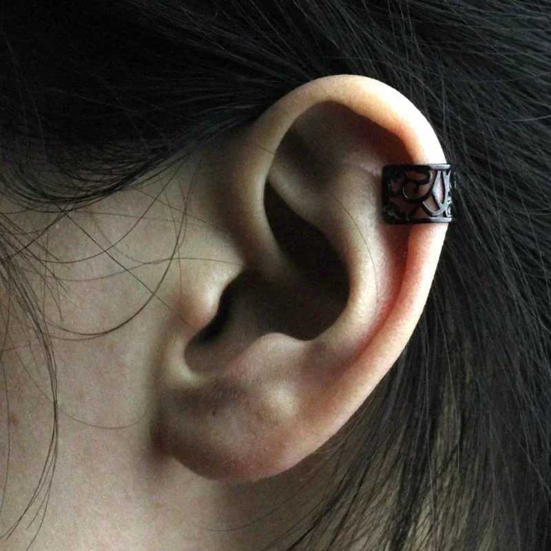 Delysia King hollow pattern ear clip W241017