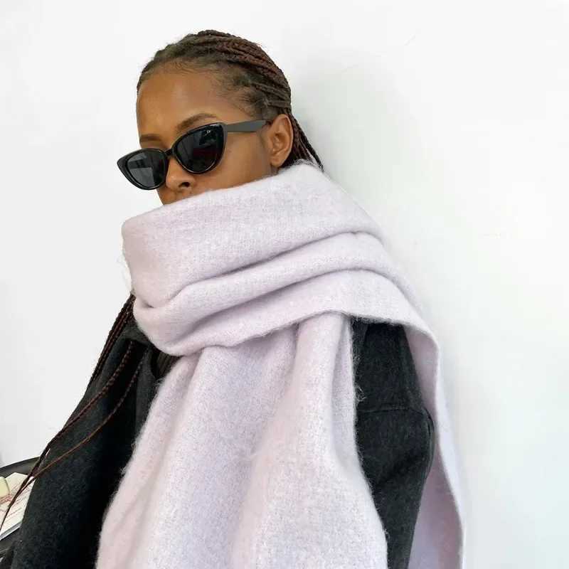 New Haima hair shawl for autumn and winter 2024 classic and high-end wearing style shawl European and solid color shawl X241017