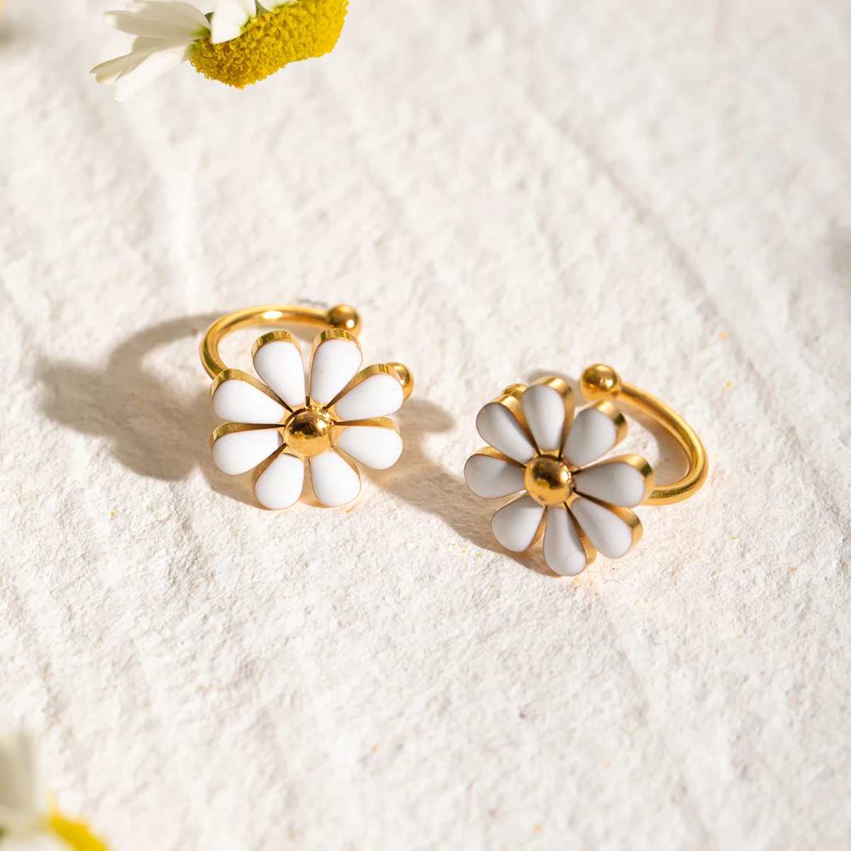 Summer stainless steel lamp luxury 18K PVD white oil drop eight petal daisy ear clip womens statement jewelry W241017