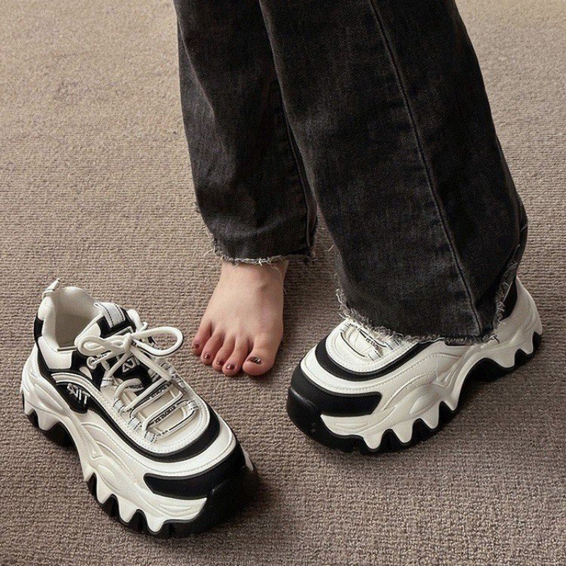 2024 Autumn Women's Thick Soled Height Increasing Versatile Retro Casual Sports Shoes
