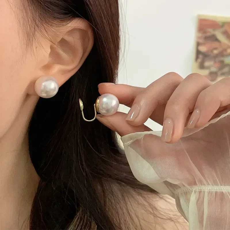Vintage white pearl earrings new French ear clips fashionable mosquito coil holder womens earlobe free jewelry accessories gifts W241017