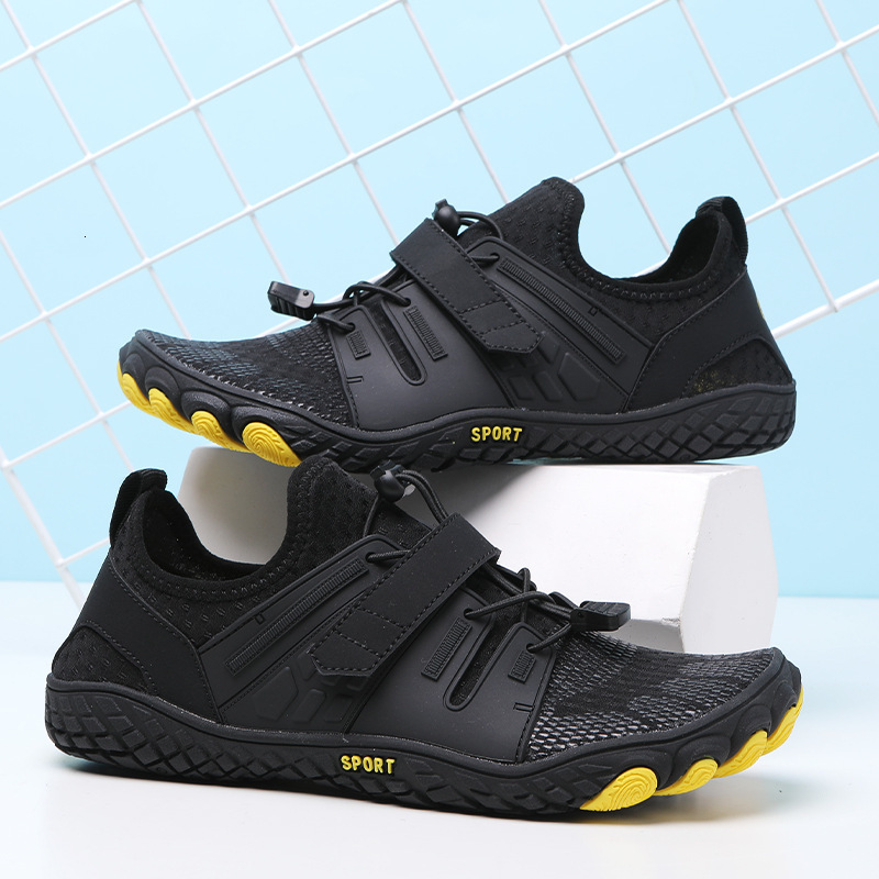 Summer new outdoor hiking and trekking shoes for men, quick drying, breathable, beach diving, and river tracing shoes for women