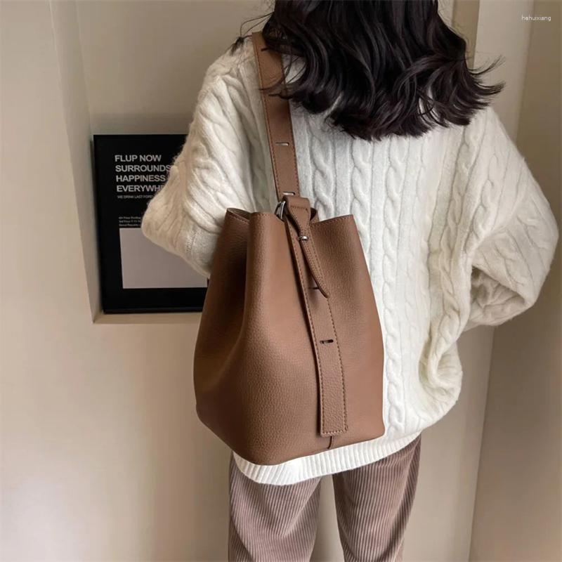 Evening Bags Retro Bucket Bag Women 2024 Advanced Texture Commuter Shoulder Messenger Adjusted Strap Handbag With Mini Purse