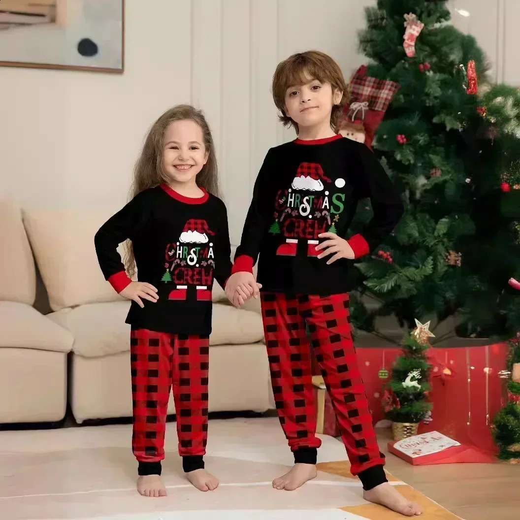 Christmas Crew Print Matching Family Outfits Mother Father Kids Pajamas Set Baby Boys Girls Clothing Sets Xmas Look Pjs 241017