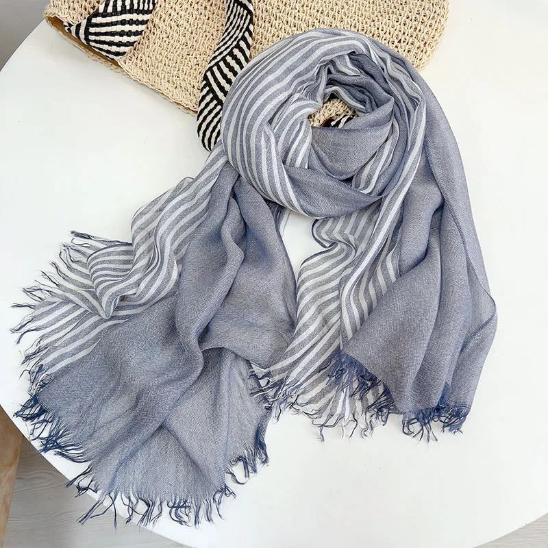Maintain warm and soft skin in autumn winter with a friendly molded striped scarf suitable for both men women 241009