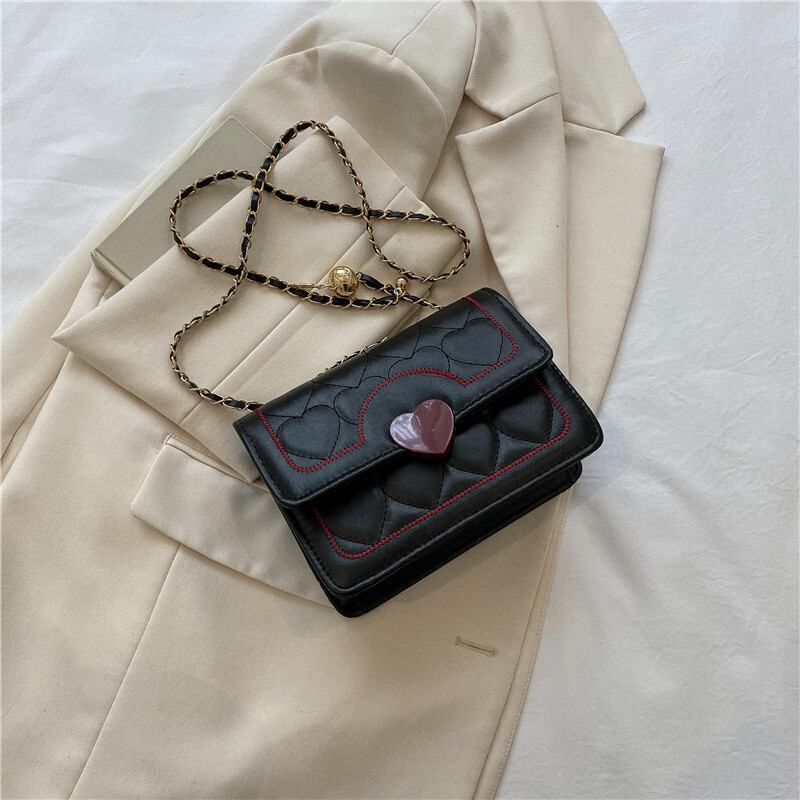 This year's popular for women in autumn, new trendy and simple chain crossbody bags, single shoulder commuting small square bags