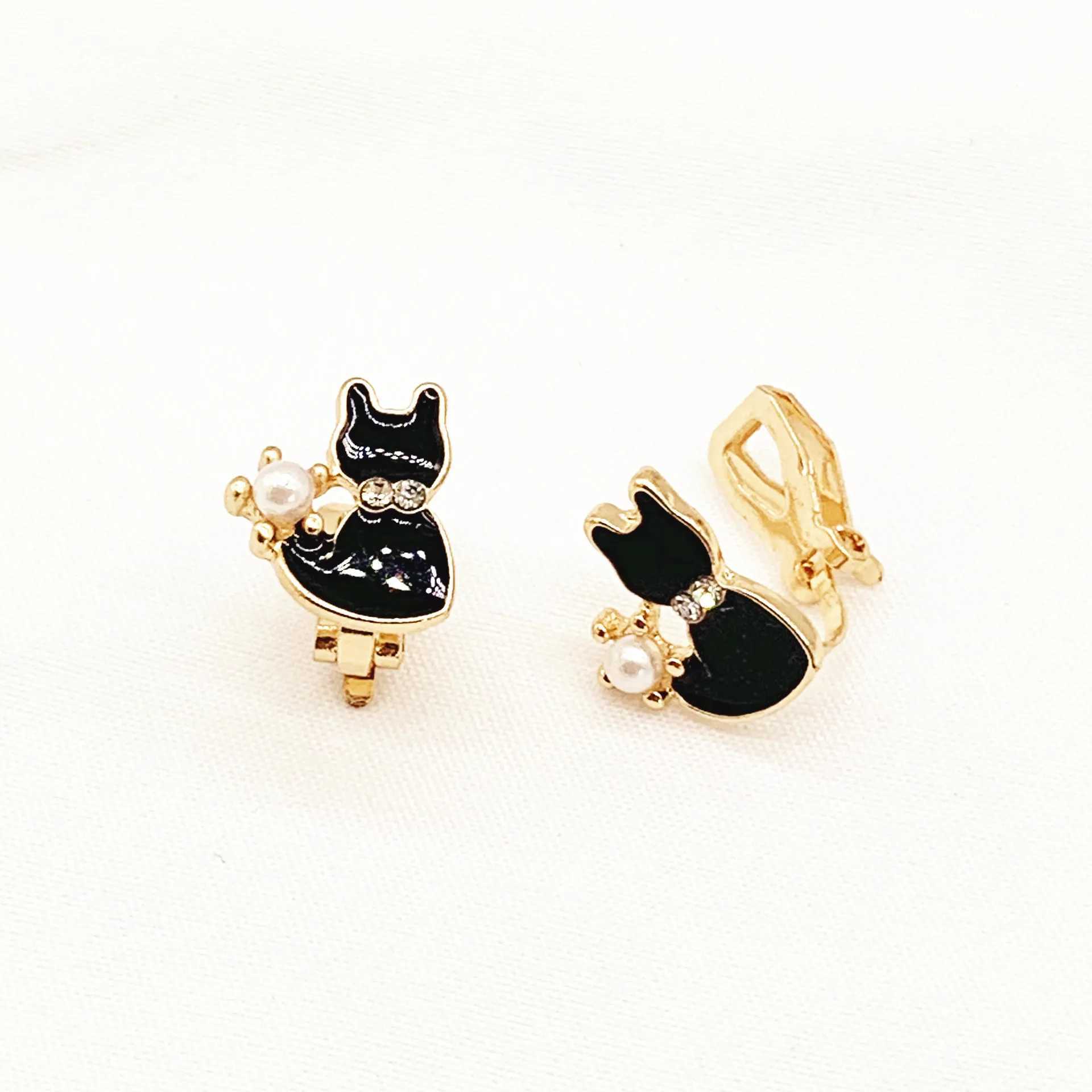 WENHQ Golden Cartoon Clip Girls Childrens Earrings Fashion Flower Fish Heart Crown Shape Non Perforated Cuff Earring Clip W241017