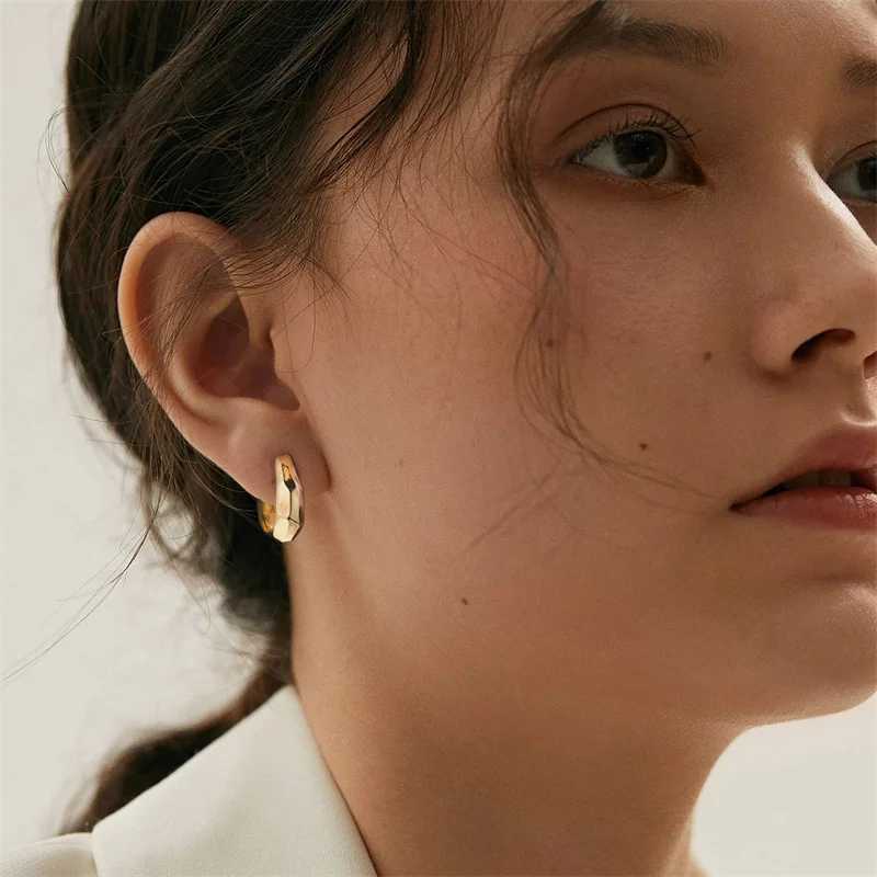 European and Geometric C-type Painless Hollow Ear Clip Metal Personality Simple Airless Earplugs W241017