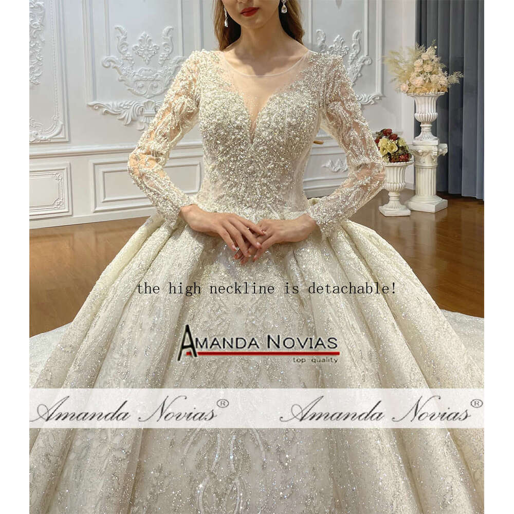 Beautiful Design Wedding Dress With Detachable Necke