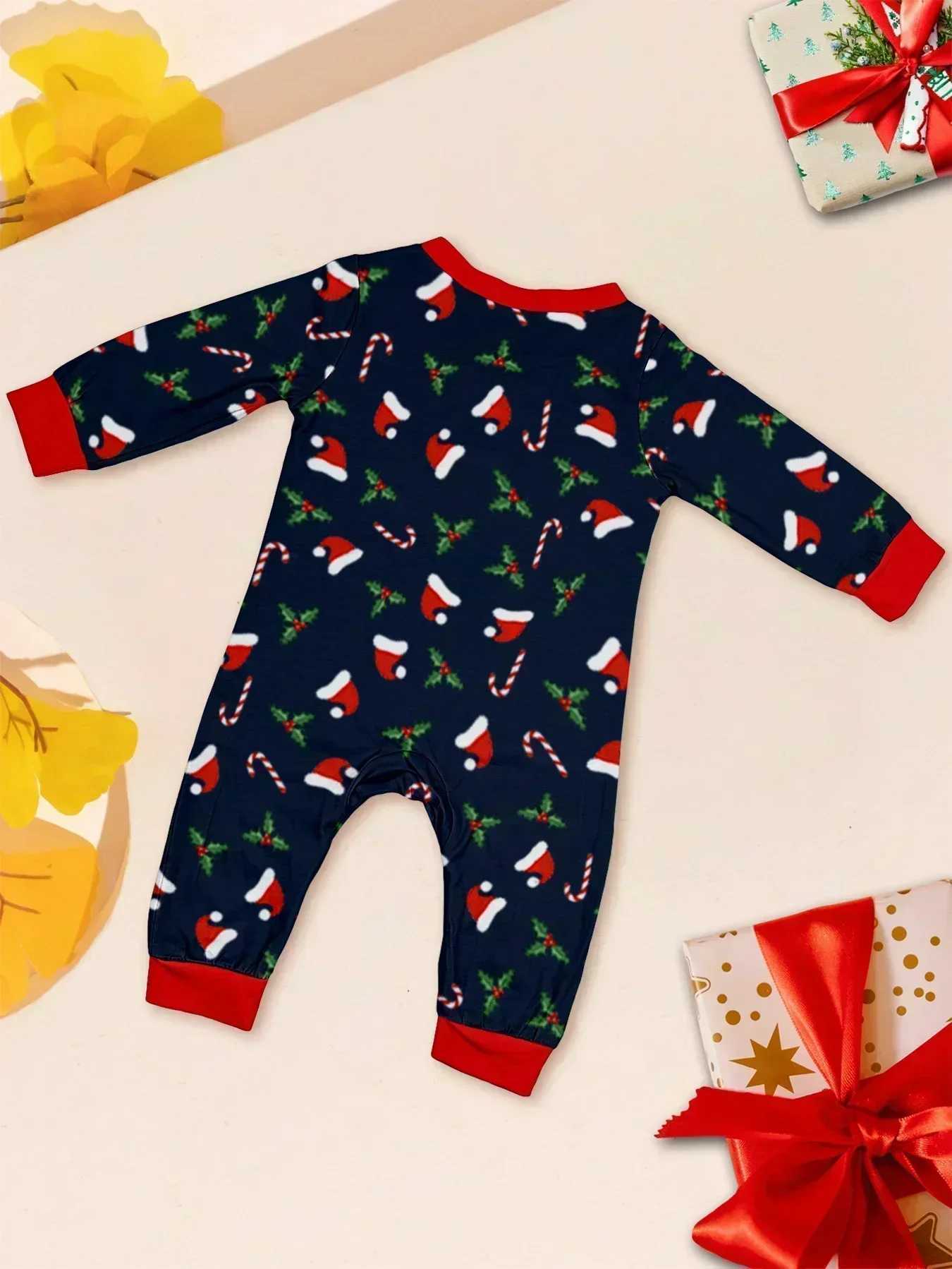Merry Christmas Printing Pajama Set Mom Dad Child Matching Clothing Set Baby jumpsuit Pjs Soft and Warm Christmas Family Appearance Pajamas W241015
