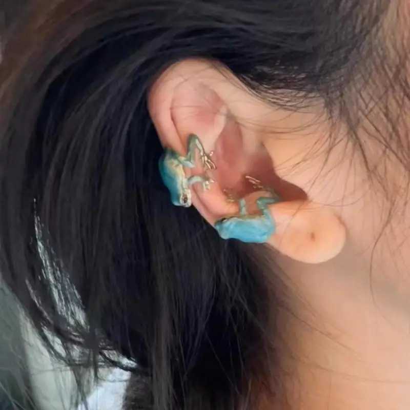 Personalized fashionable interesting and creative frog ear clips for women cute animal earrings without perforations ear bone clip party W241017