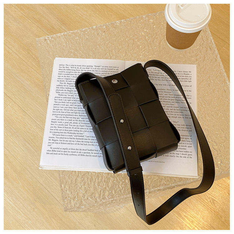 Small niche design for women new shoulder casual fashion crossbody bag, minimalist phone bag