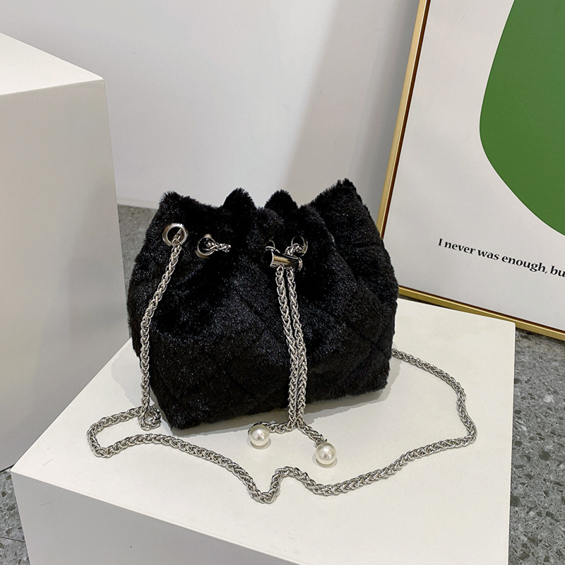 Popular handbag women's winter new trend fashionable single shoulder simple crossbody western-style commuting bucket bag