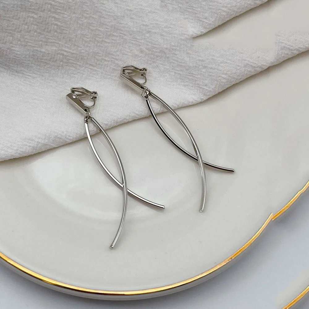 Non perforated gold geometric irregular clip on womens earrings metal jewelry earrings cuff earrings Boucle DOreille womens earrings W241017