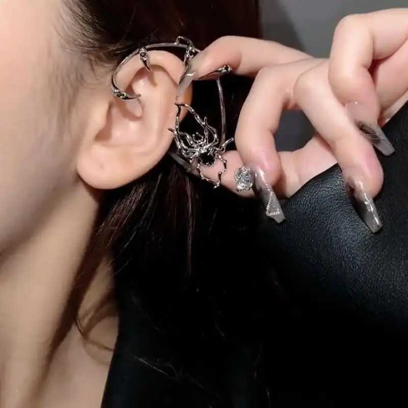 Hip hop punk spider earrings fashionable womens irregular claw earrings unperforated ear cuffs party jewelry Valentines Day gifts W241017