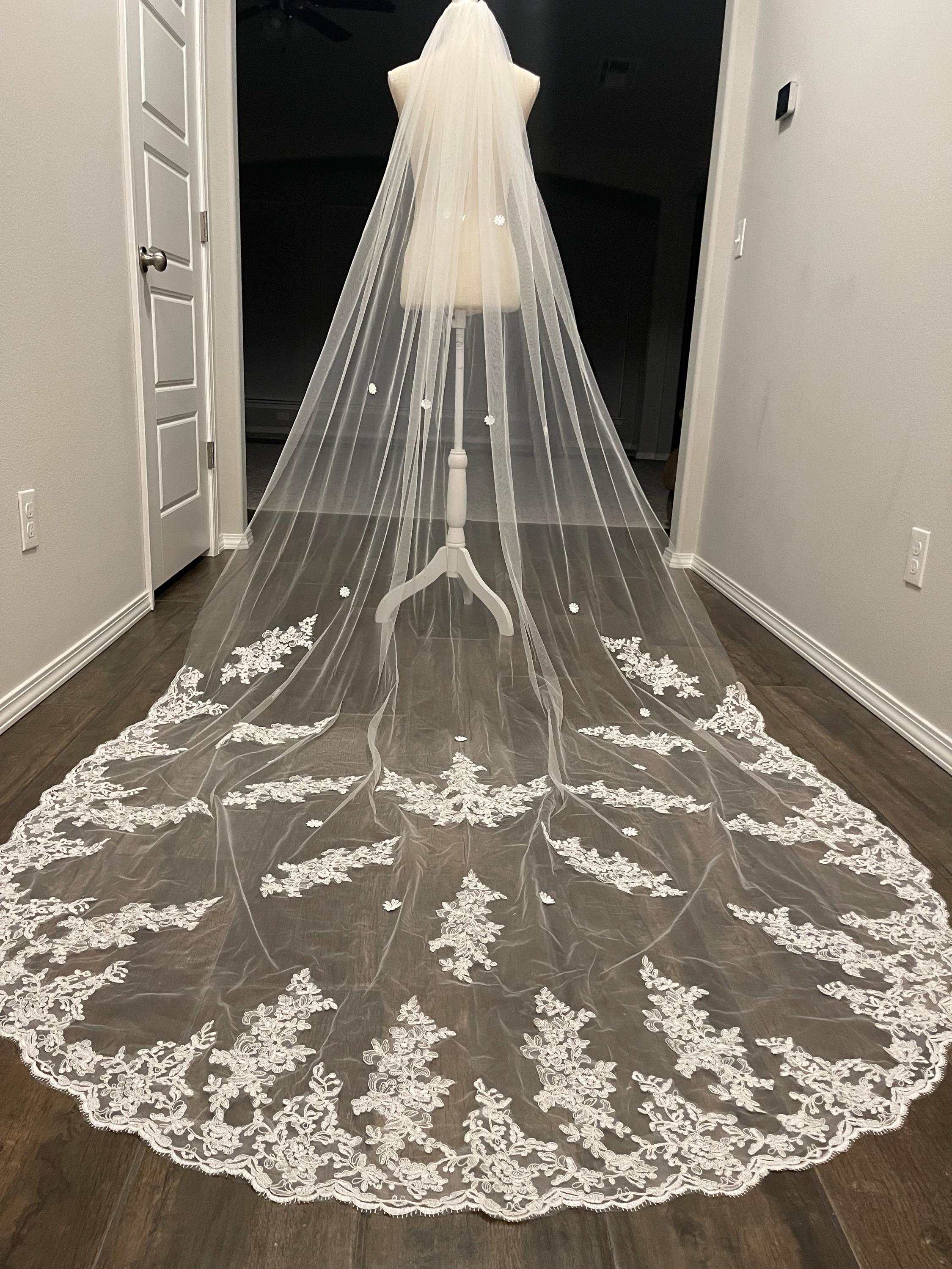Vintage Wedding Veil Appliques Sequins One Layer Long Cathedral Length Veils Applique Edge Custom Made Bridal Accessories