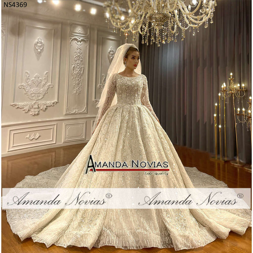 New Style Appliques Long Train Wedding Dress