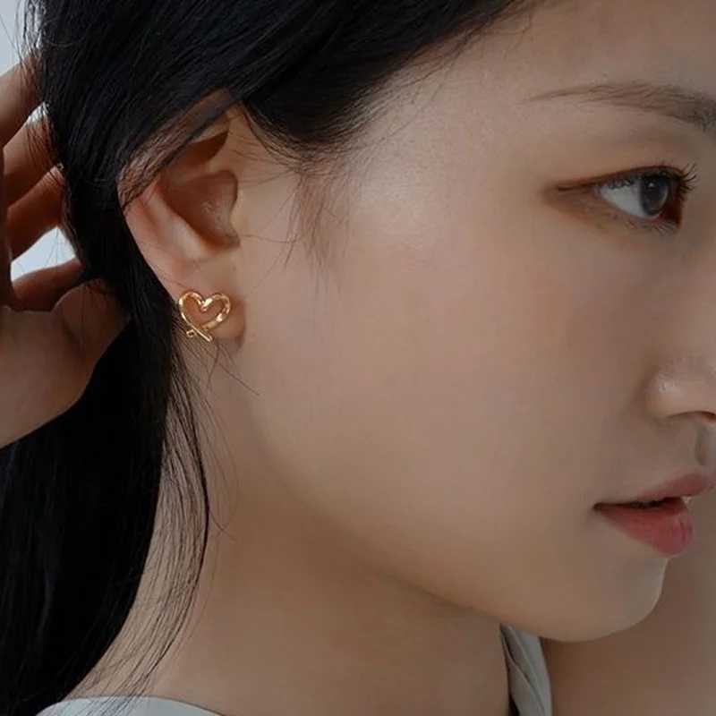 Korean fashion irregular heart-shaped ear clip womens silicone earrings without perforations fashion girls banquet jewelry gift wholesale W241017