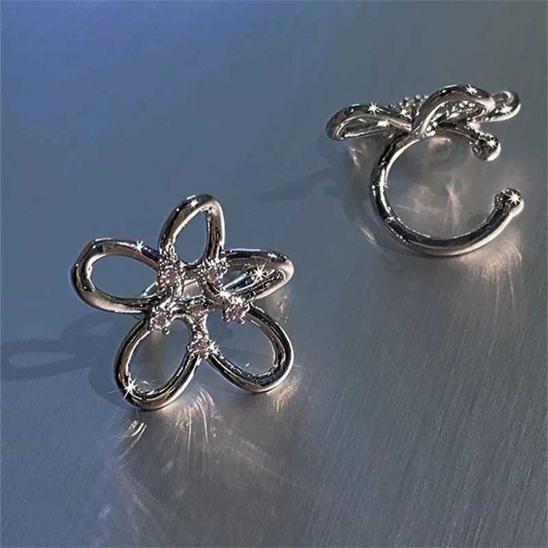 Womens silver clip earrings Gothic flower crystal zircon metal earrings unusual cuff design non perforated earrings Korean trend W241017