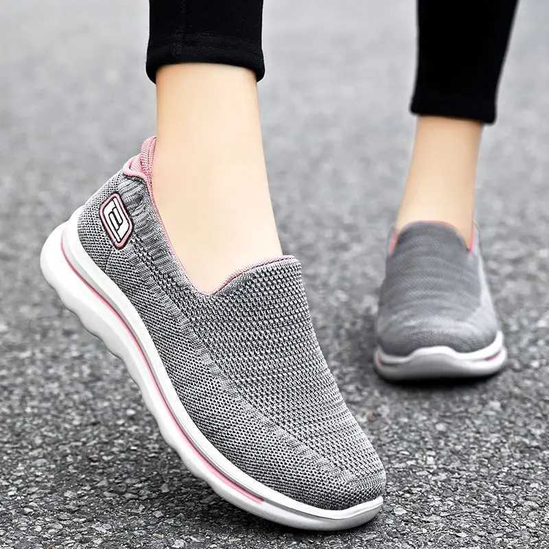 Womens summer flight woven sports shoes ultra light and comfortable vulcanized shoes womens mesh breathable sports shoes Y241017