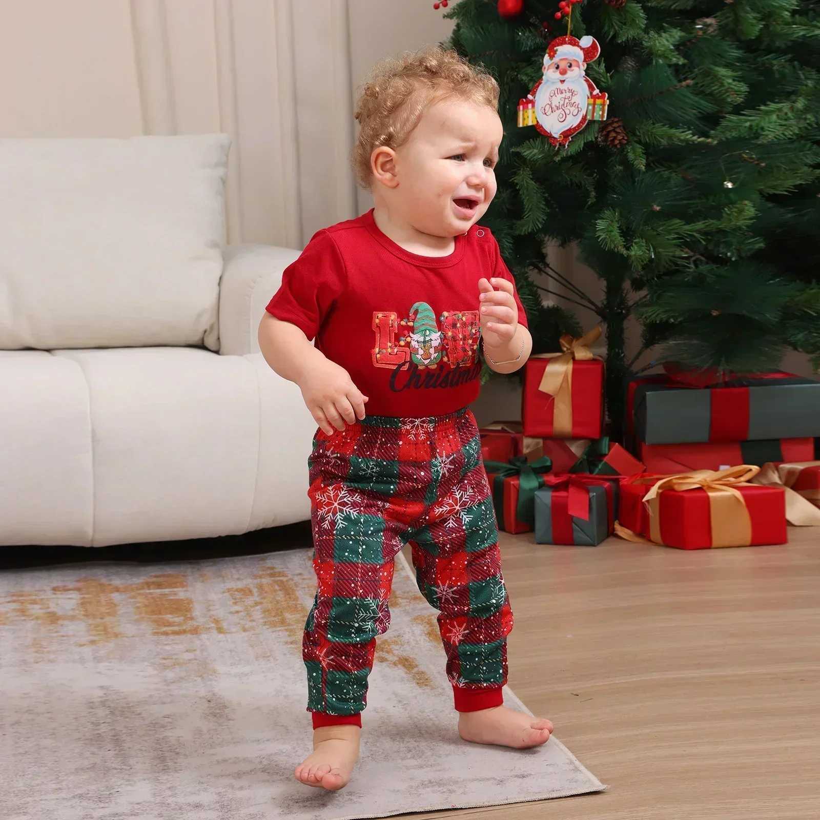 New Arrival 2024 Family Matching Set Cartoon Printed Short Sleeve Top+Mens 2-piece Family Clothing Christmas Pajama Set W241015