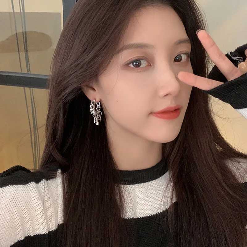 European and American Design C-shaped clip womens earrings high-quality metal mosquito repellent board non perforated ear clip W241017