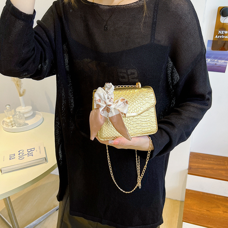 Mini solid color crossbody bag, women's autumn and winter new style, trendy texture, ribbon chain small square bag
