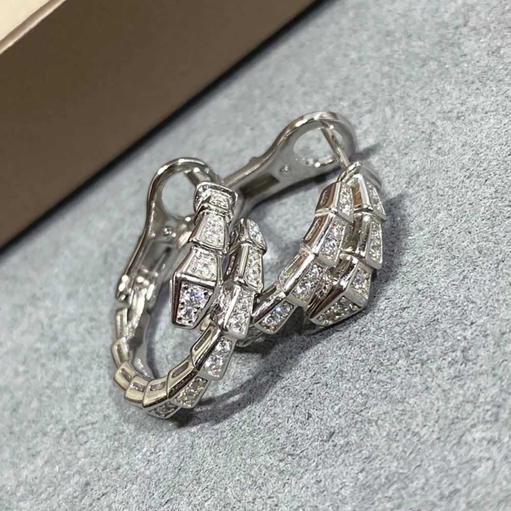 High quality 925 sterling silver all diamond snake shaped clip earrings suitable for womens fashion classic luxury brand jewelry exquisite gifts W2410