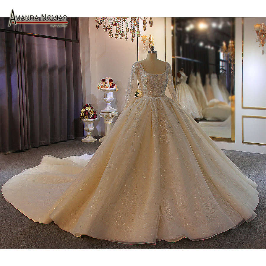 New Design Lace Appliques Ball Gown Wedding Dress With Long Sleeve