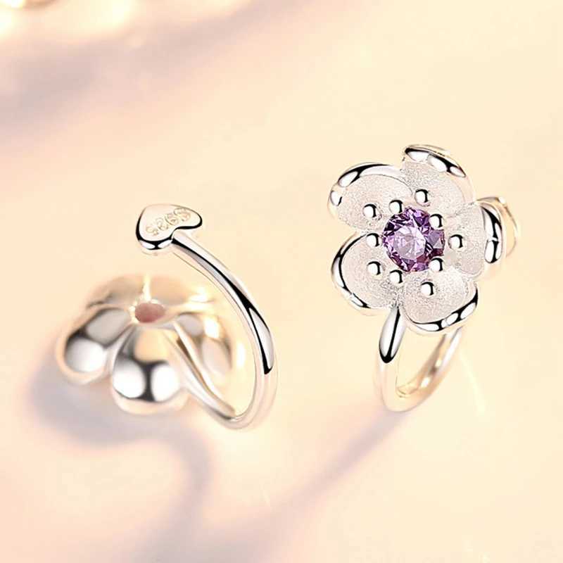 Korean style crystal cherry blossom earring clip non perforated suitable for girls parties sweet silver non perforated ear clip W241017
