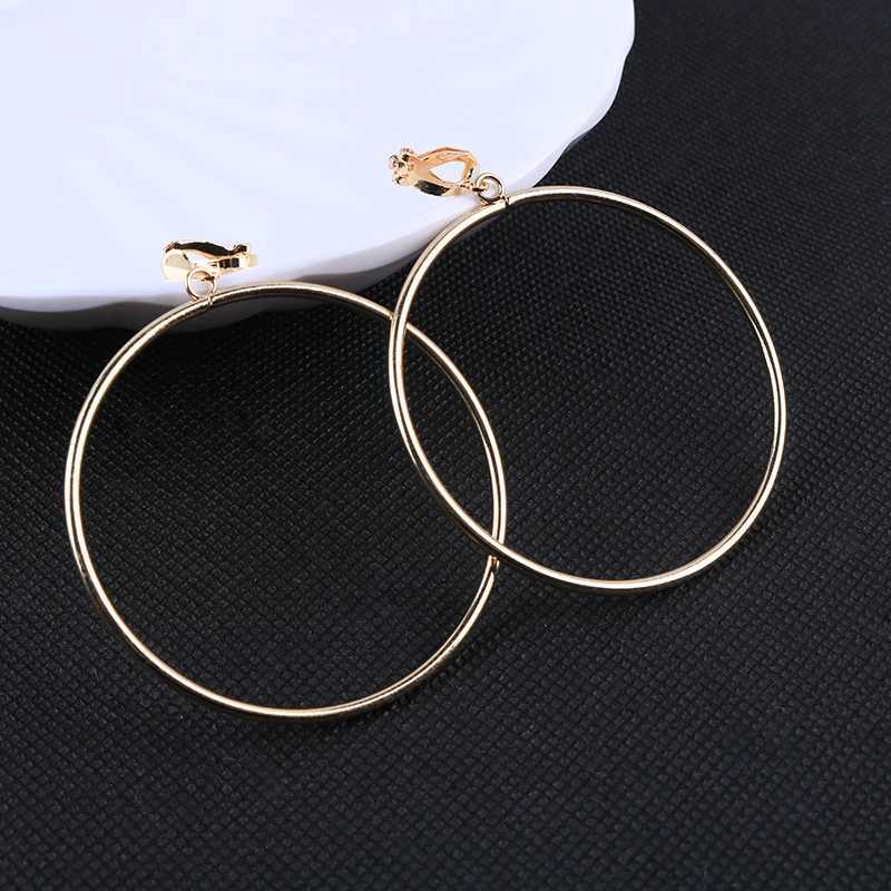 Classic geometric round clip earrings without perforations metal simple large earrings suitable for womens parties minimalist fashion jewelry W241017