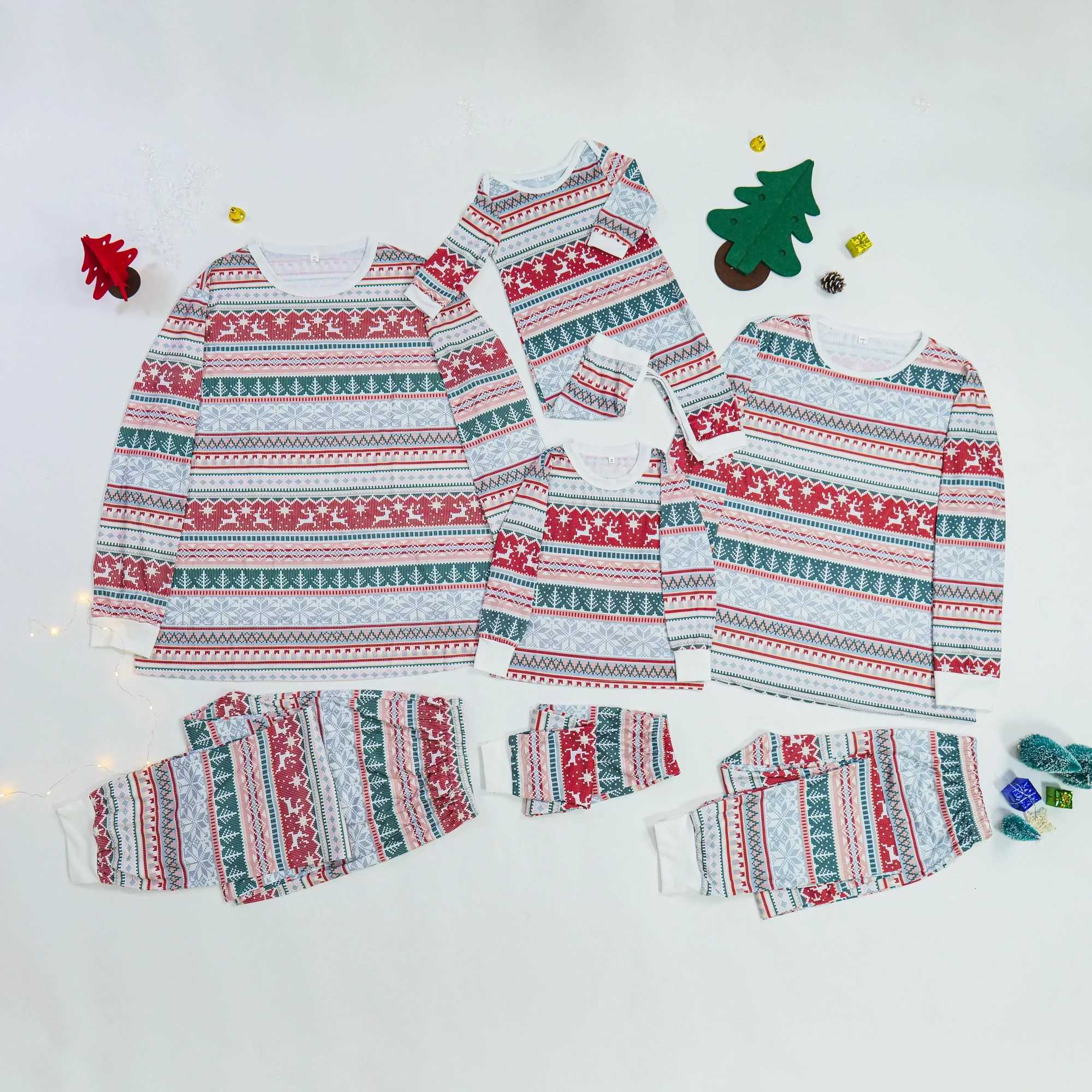 New Christmas Family Matching Set Allover Print Soft Pajamas Mother Father Kids Costume Set Cute Baby Pants Pjs Christmas Appearance W241015