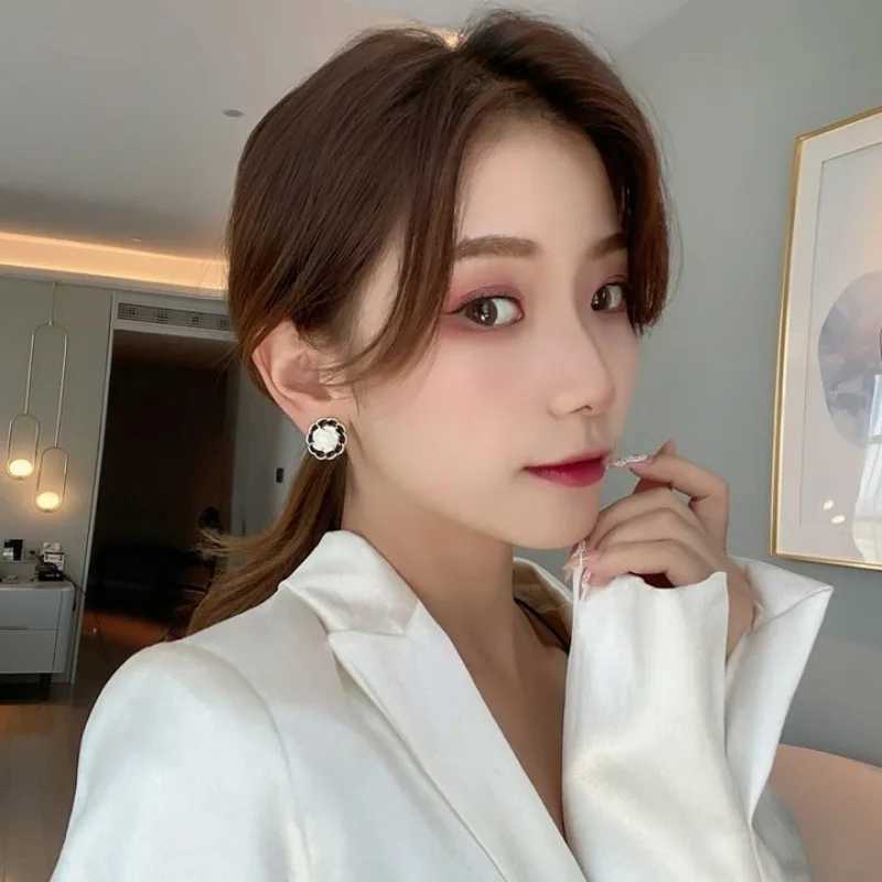 1 pair of temperature triangle pearl earring clips suitable for women without ear holes retro simple earrings daily decoration for girls W241017