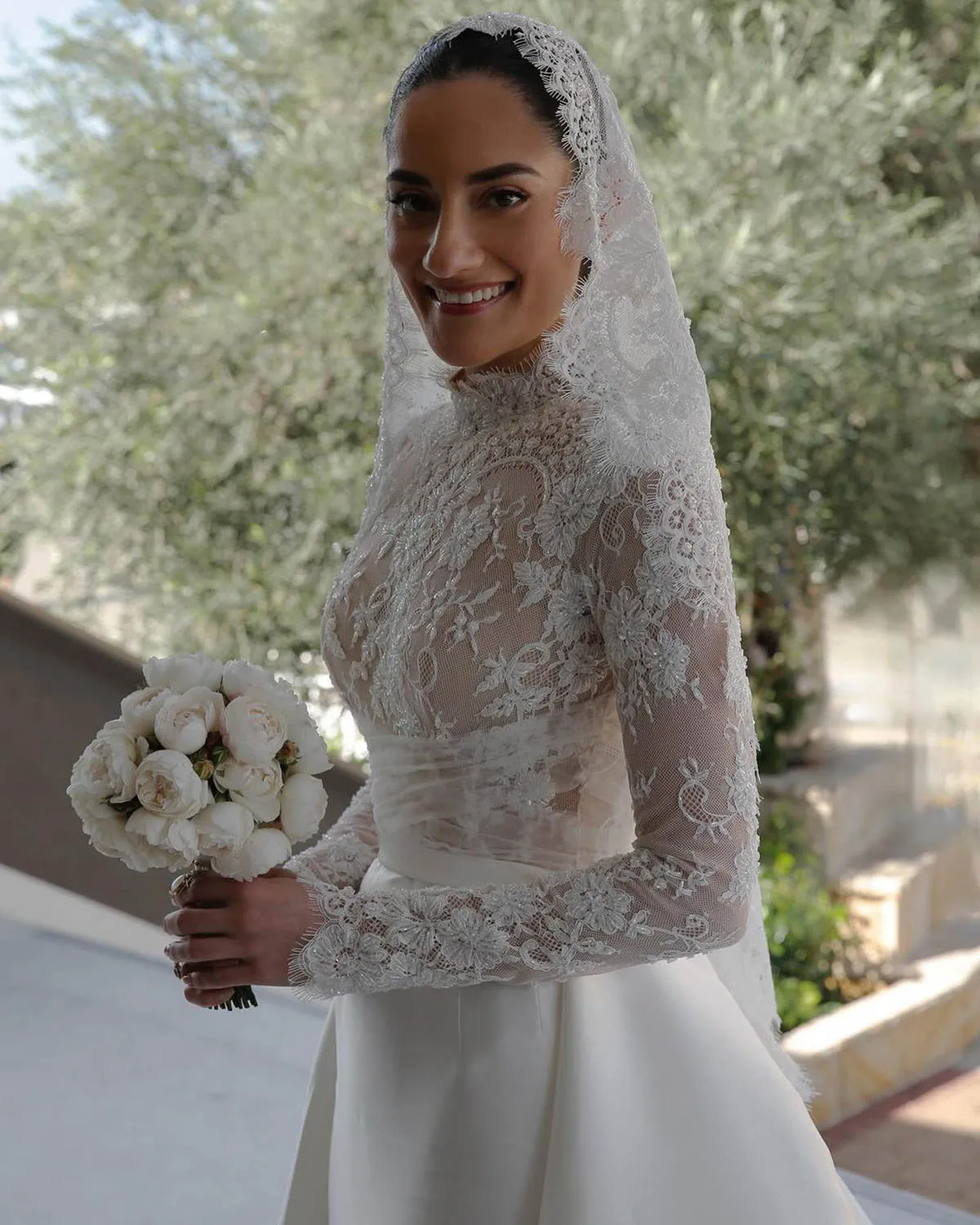 Luxurious Plus Size Mermaid Wedding Dresses 2025 Lace High Neck Long Sleeve Bridal Gowns Illusion Sweep Train Custom Made Dress D0313