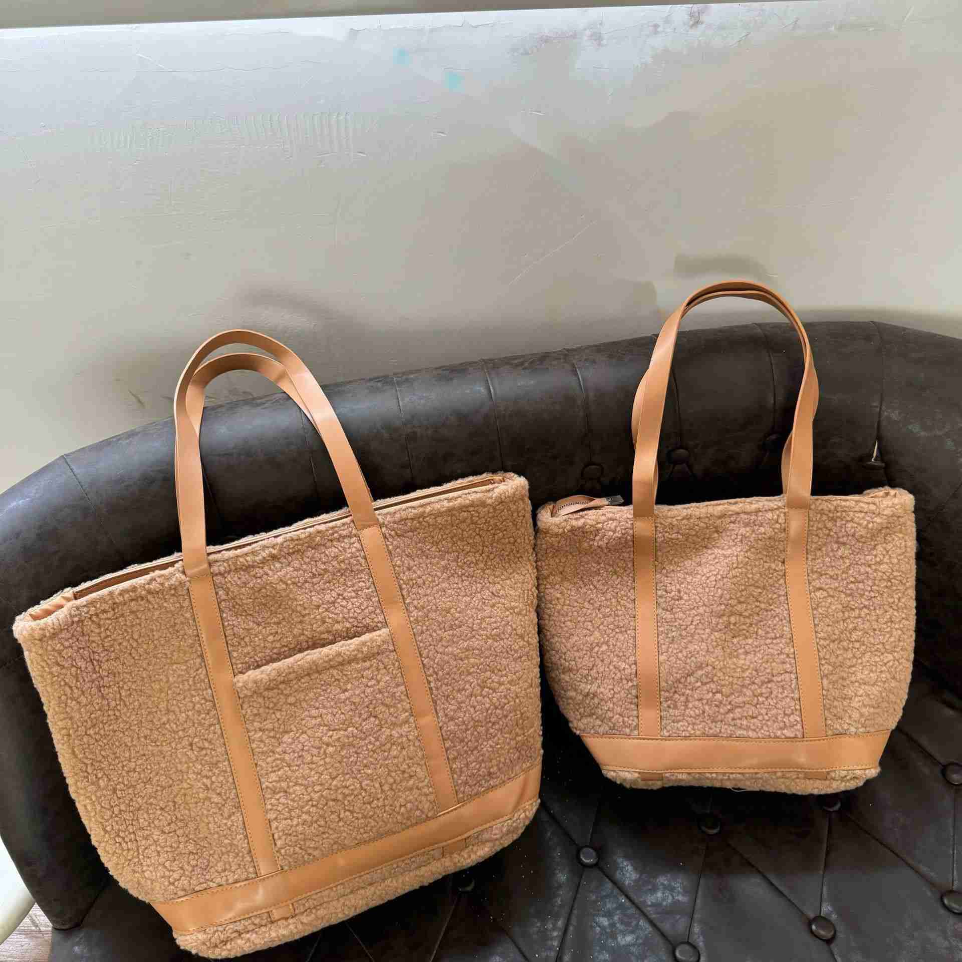 Homemade tote bag women, large capacity autumn winter lamb wool plush bag, shoulder bag, casual versatile 241015