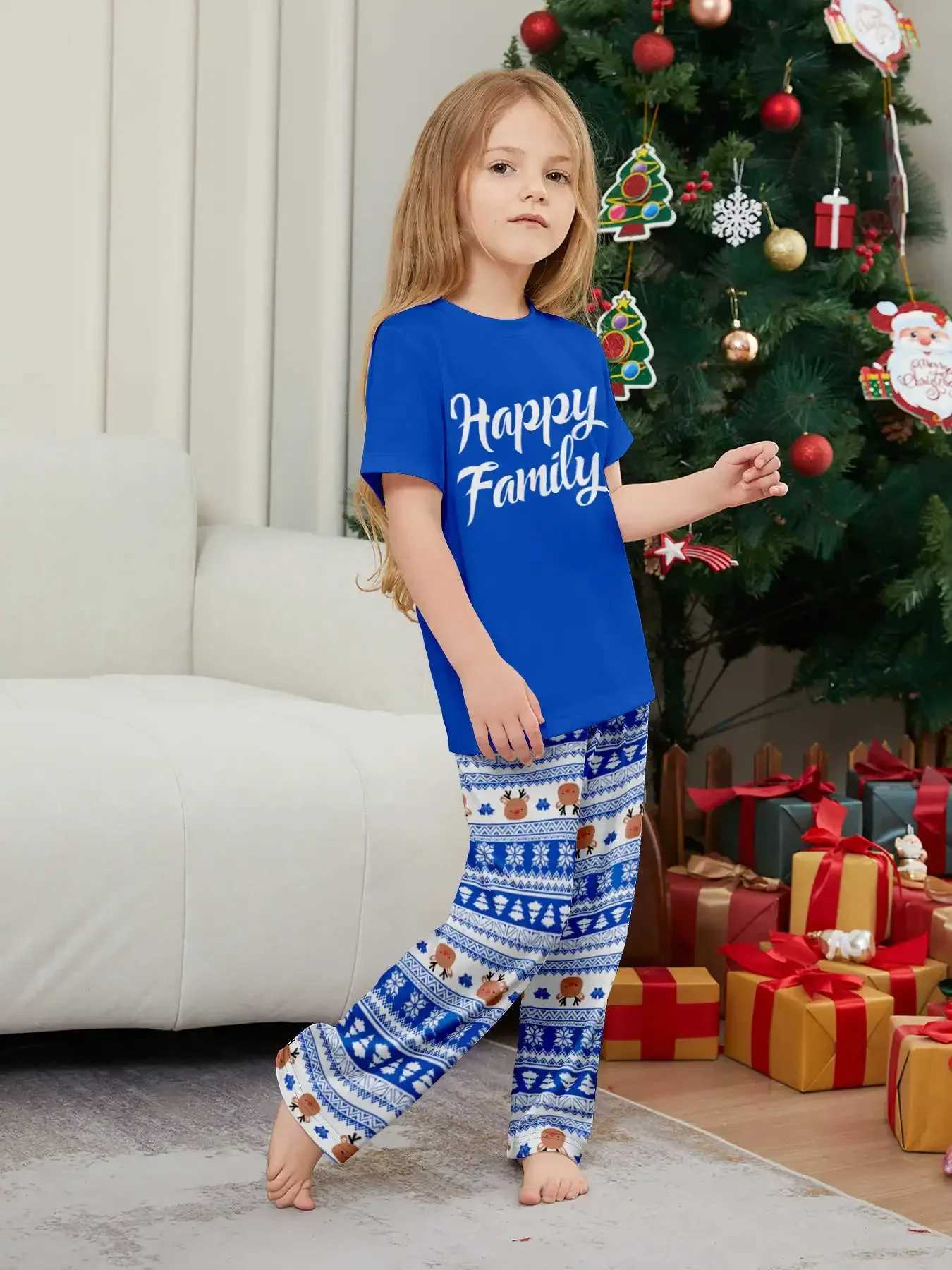 Happy Family Print Mom Daughter Dad Son Matching Clothes Short sleeved Top+Trousers 2-piece Christmas Pajama Set Christmas Appearance W241015