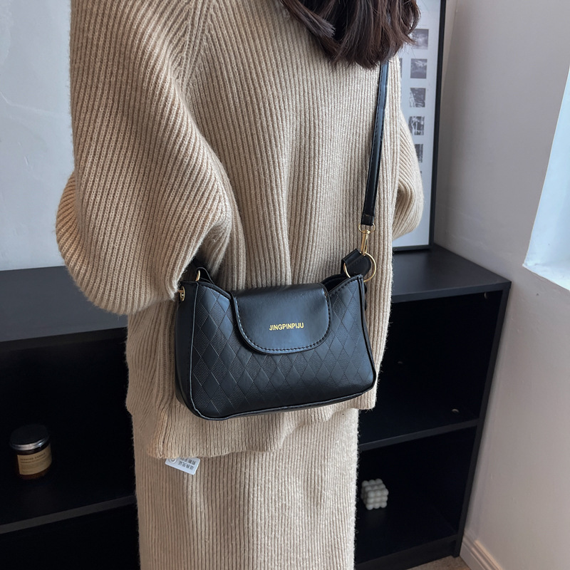 Niche Design for Women New Small Fragrant Style Fashion Simple Solid Color Single Shoulder Crossbody Bag Fresh