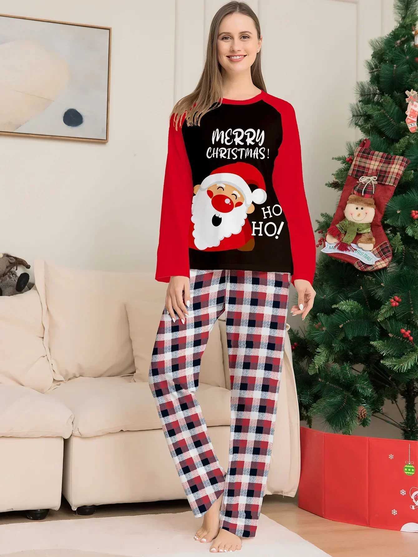 Merry Christmas Family Matching Set Santa Claus Printing Soft Pajama Set Mom Dad Children Clothing Set Holiday Clothing Christmas Appearance Pjs W2410