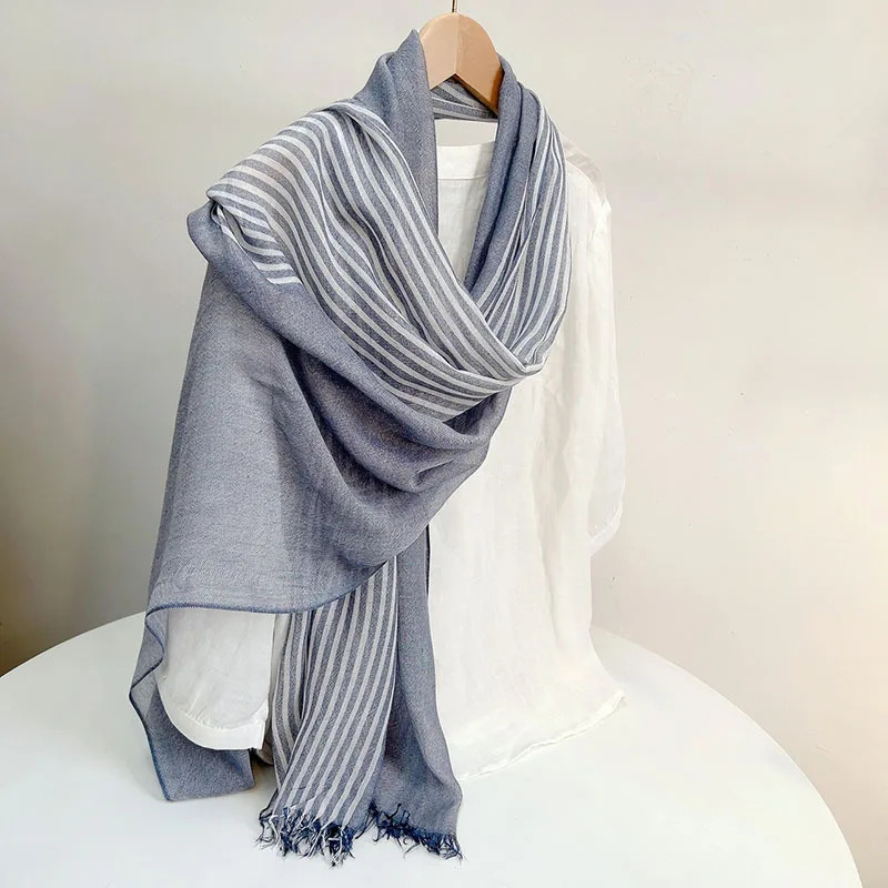 Maintain warm and soft skin in autumn winter with a friendly molded striped scarf suitable for both men women 241009