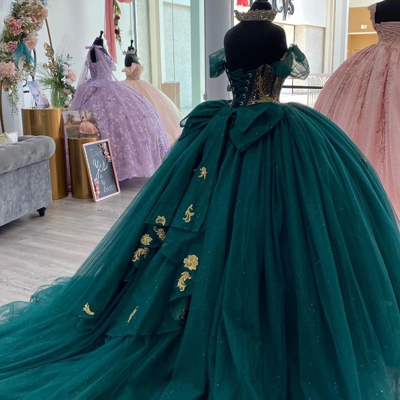 Emerald Green Sweetheart Off the Shoulder Quinceanera Dresses Gold Appliques Lace Beads Crystal Tull Sweet 16 Party Gowns Vestido De 15 Anos