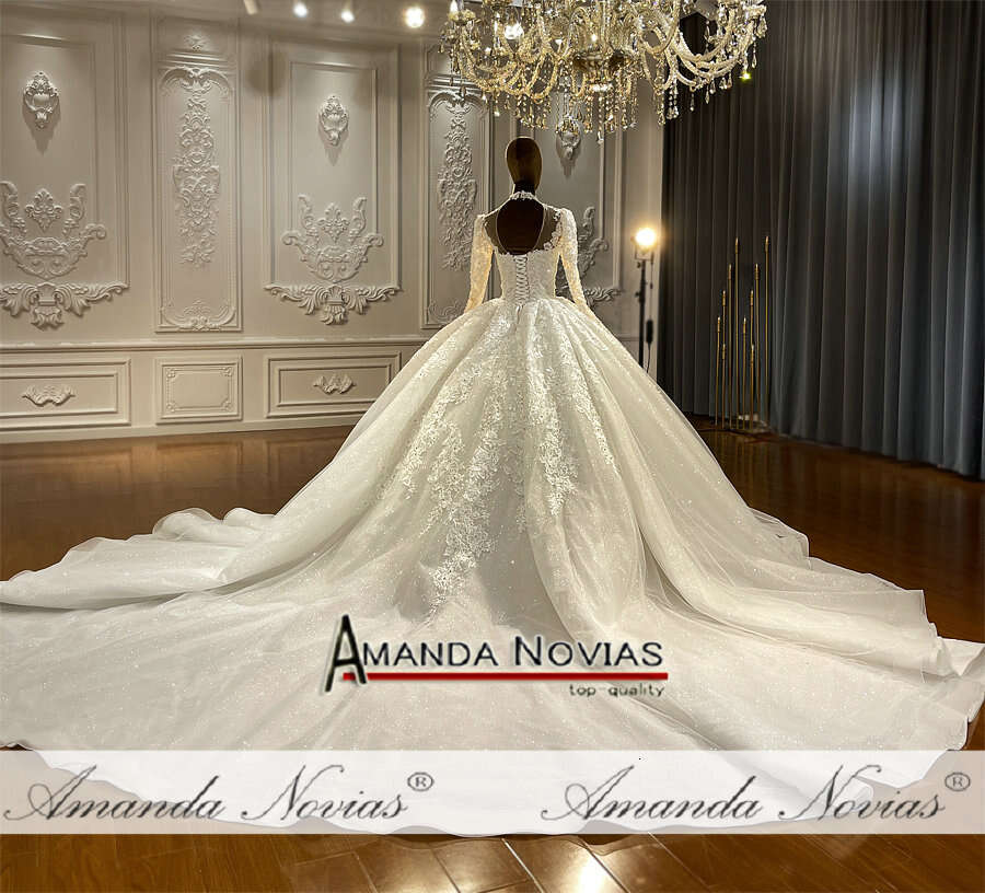 Long Sleeve Lace Appliqued Off White Wedding Dress