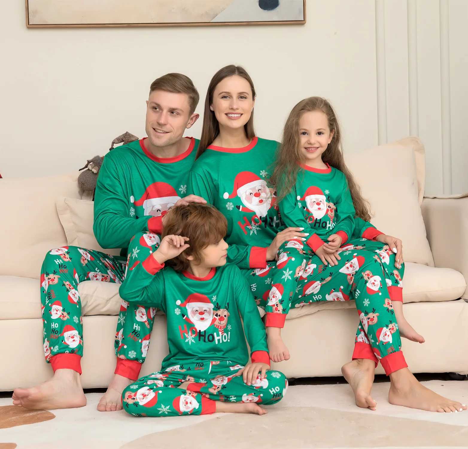 New Christmas 2024 Mother Father Child Matching Set Santa Claus Printed Pajama Set Family Baby Dog Hoodie Green Christmas Appearance W241015