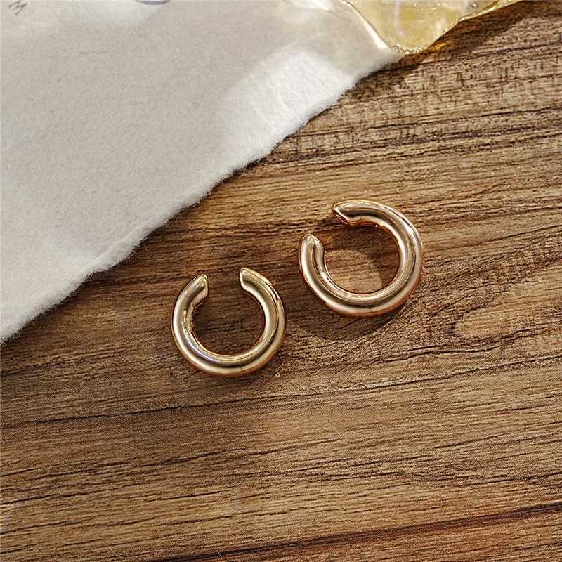Gold and silver earmuffs non perforated ear clips suitable for womens fashionable fake cartoon earrings jewelry gifts W241017