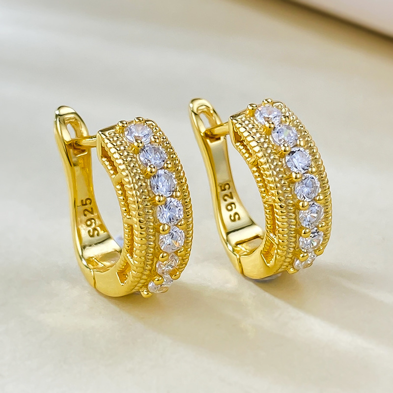 2024 Elegant Clip Earrins Luxury Jewelry Real 100% 925 Sterling Silver Gold Fill Round Cut White Moissanite Diamond Party Women Wedding French Earring