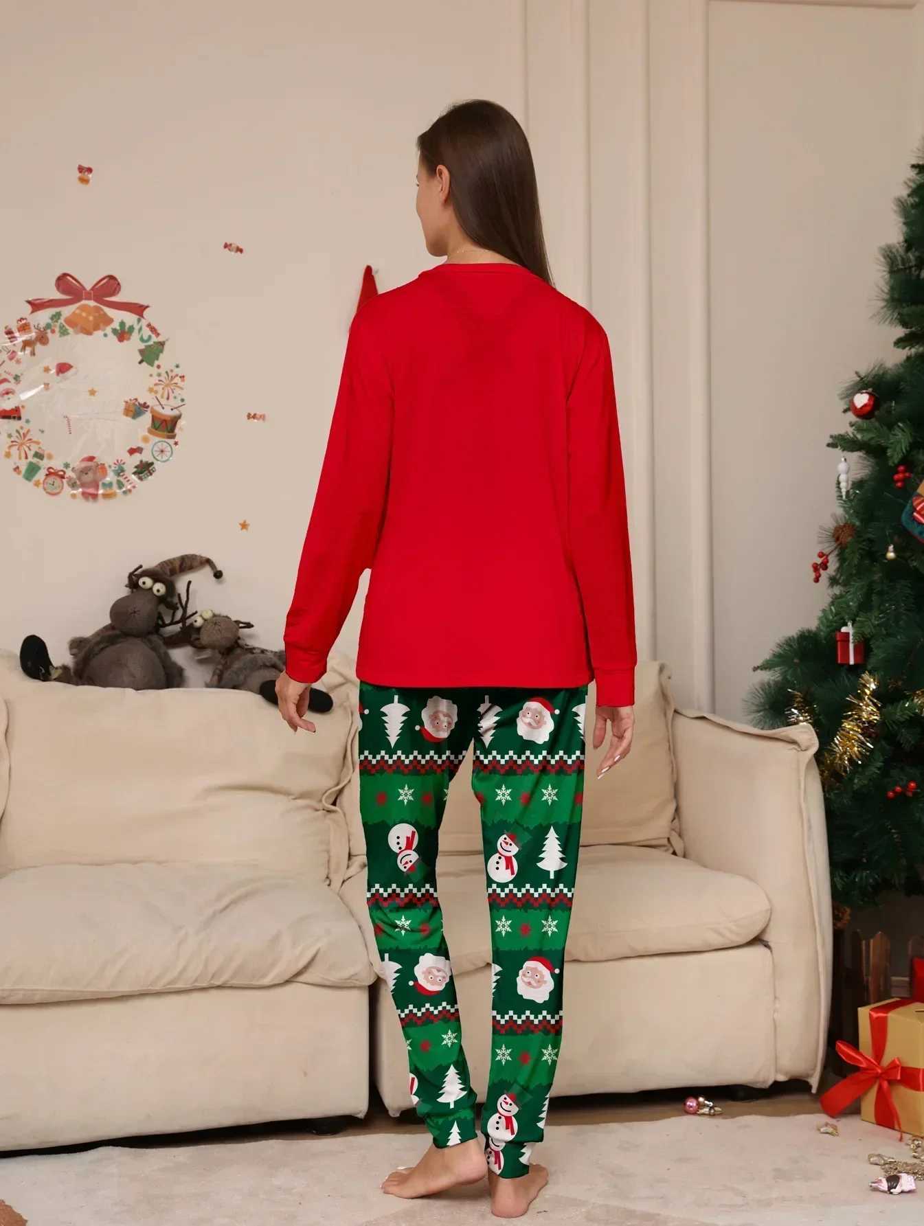 Merry Christmas 2024 Elk Printed Family Matching Pajama Set Adult and Childrens New Years Clothing Cute 2-piece Set Pajama Christmas Appearance W24101