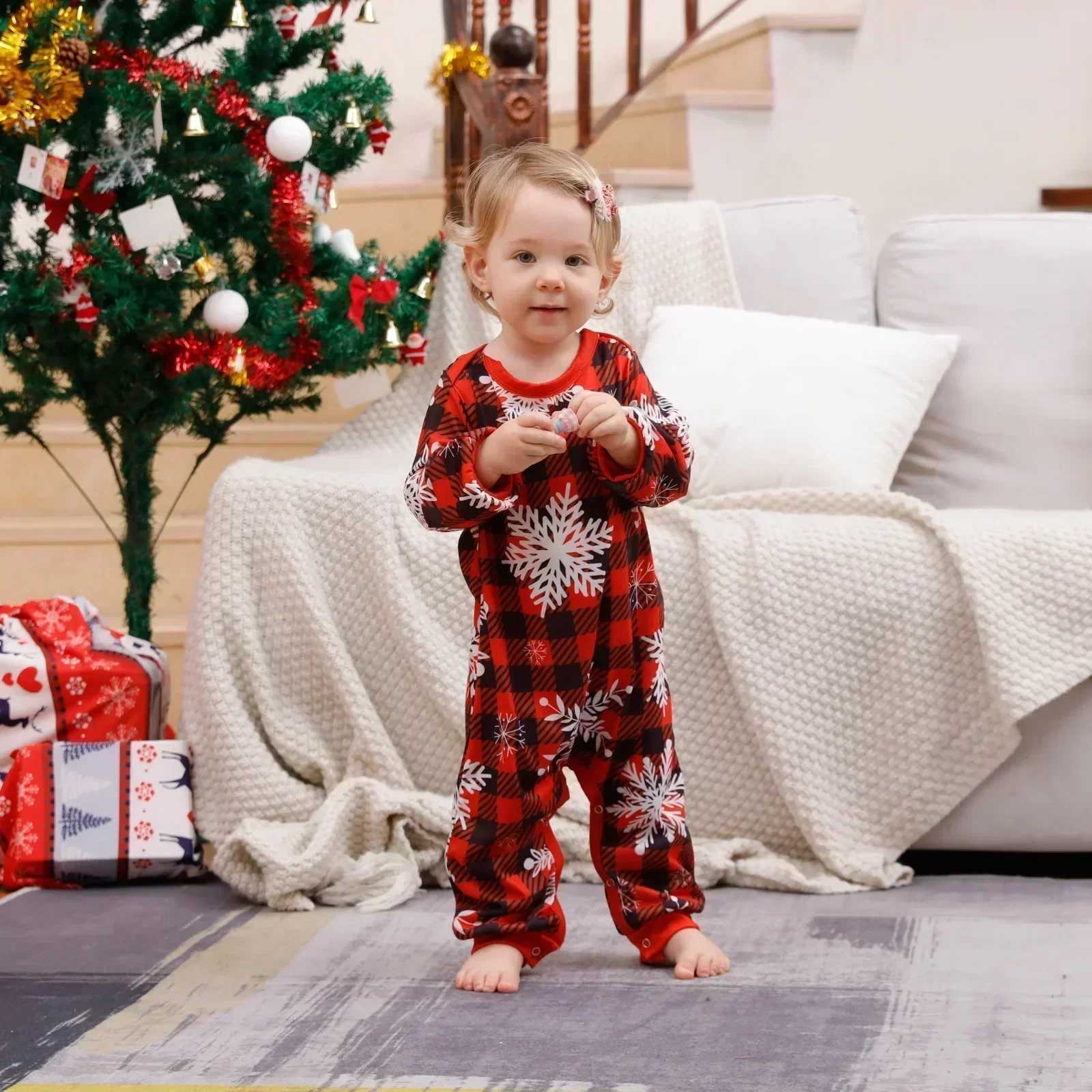 Merry Christmas Tree Printed Pajama Set Short Sleeve Adult and Children Matching Set Soft Loose Pajama Family Appearance Pjs W241015