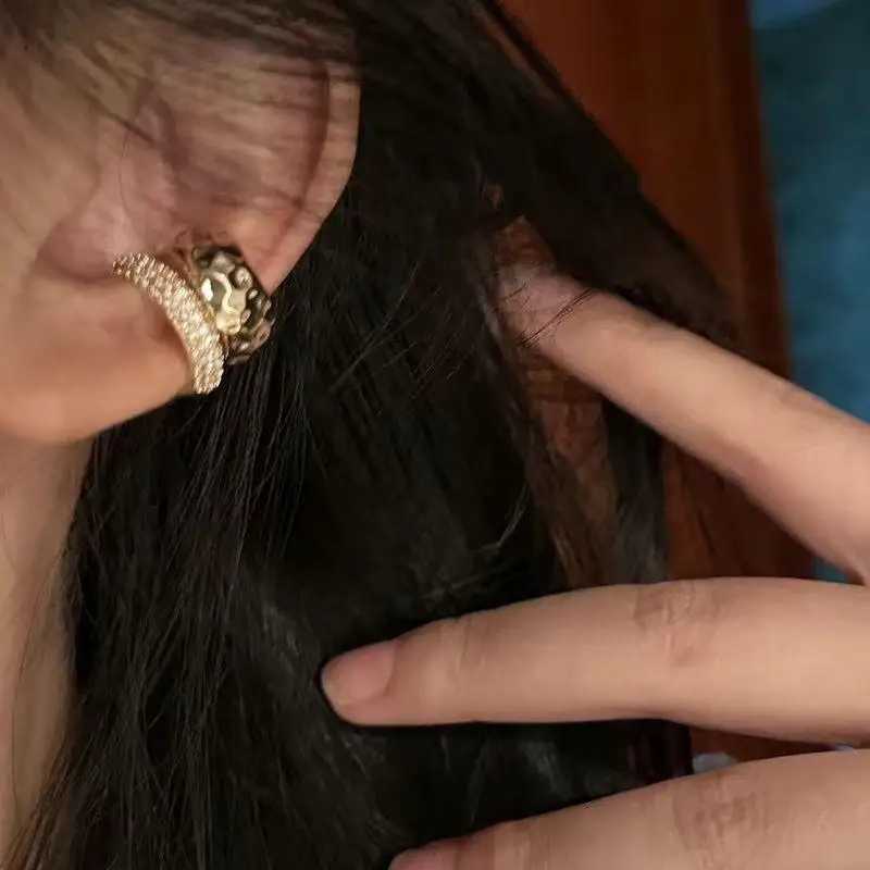 Fashionable rhinestone double-layer earrings with perforated cuffs new trendy punk unique metal geometric ear clips W241017