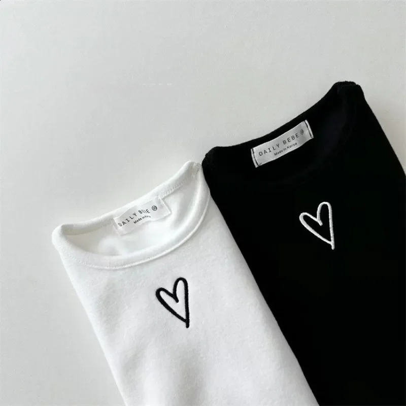 Korean Autumn Baby Long Sleeve TShirts Infant Girl Heart Print Tops Toddler Cotton Bottoming Shirts Children Clothes 241017