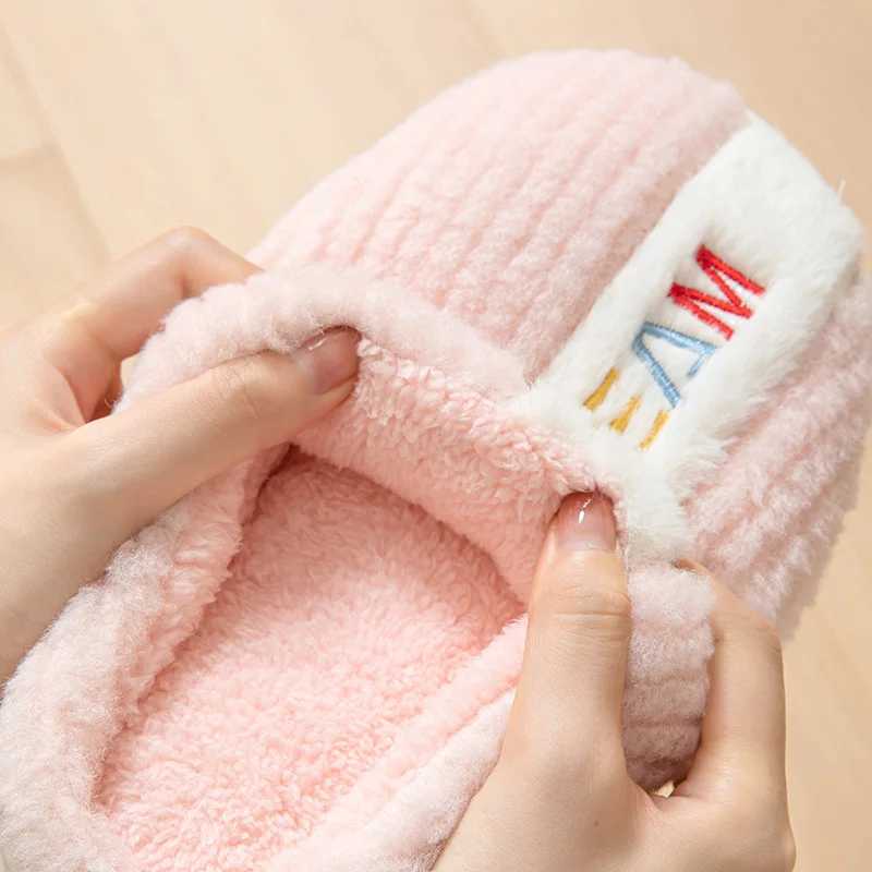 Winter Plush Letter Womens Cotton Slippers Indoor Warm Strip Thick Bottom Anti slip Soft Bottom Couple ShoesCL241017